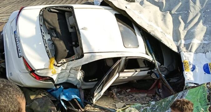 İstanbul’da bir otomobil gecekonduya çarptı! Yaralılar var Haber gorseli
